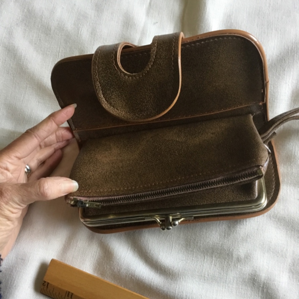 Multiple Storage Wallet/Wristlet - Picture 5 of 9